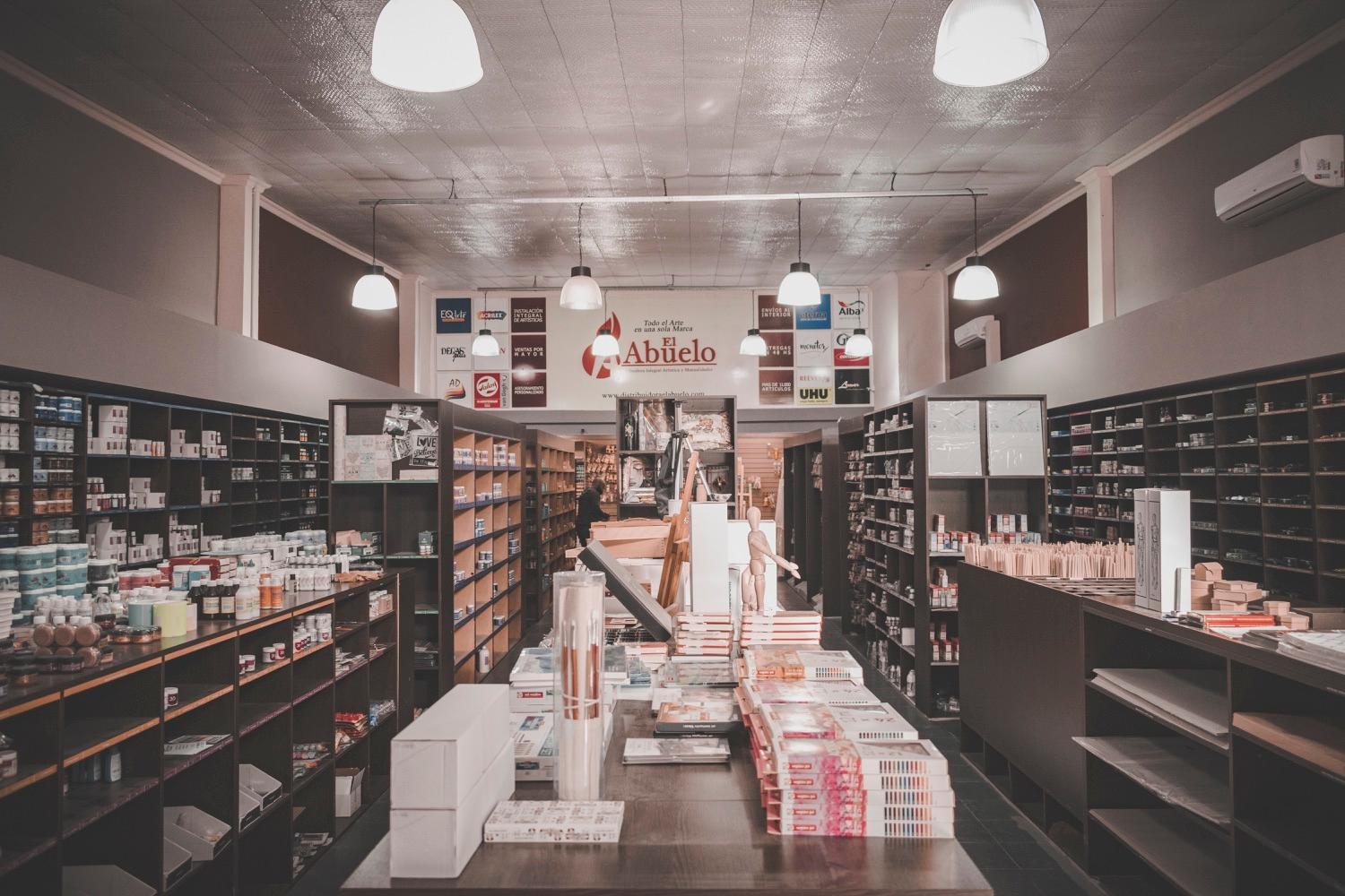 Interior del local de Distribuidora El Abuelo